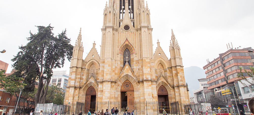 Iglesia de Lourdes, Bogotá - Foto Sebastian Sanint www.ssanint.com